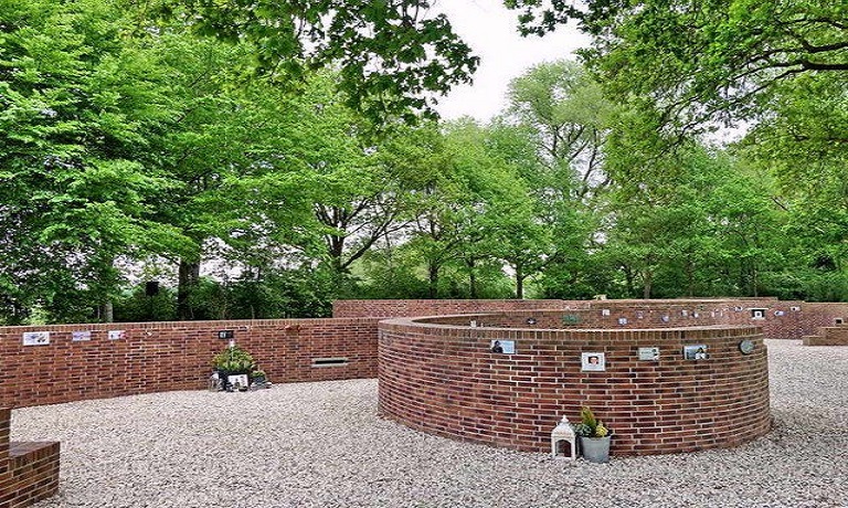Herdenkingsbijeenkomst bij Muur tegen Geweld